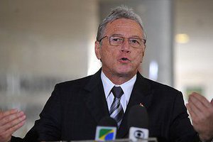 Teotonio se elege Senador em 1986